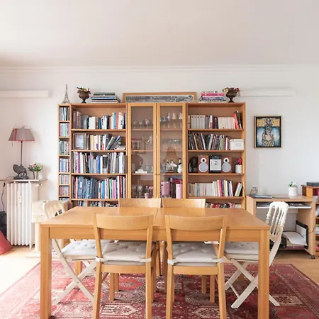 For 3 Overlooking The Eiffel Tower Appartamento