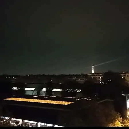 Appartamento For 3 Overlooking The Eiffel Tower